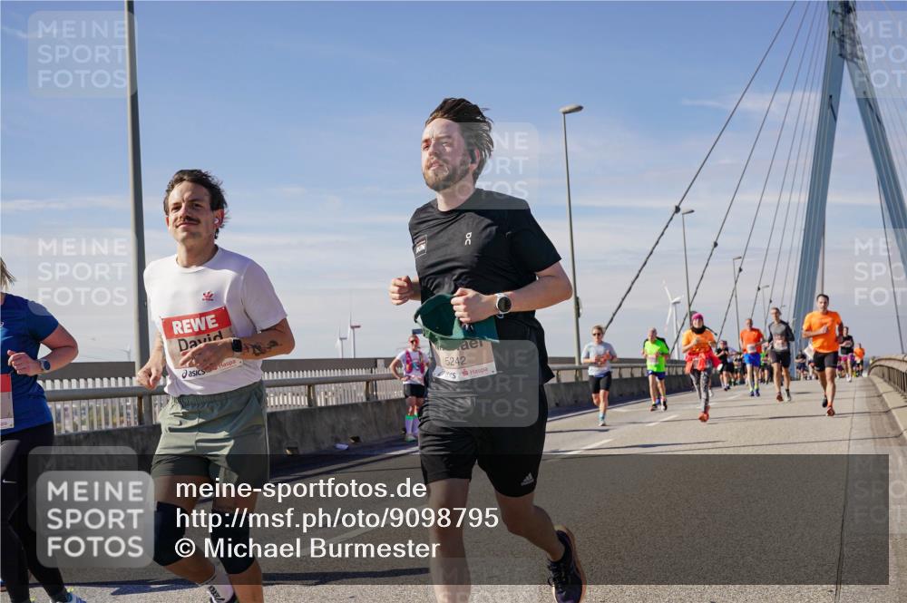 03.10.2025 - Köhlbrandbrückenlauf Michael Burmester http://msf.ph/oto/9098795 03.10.2025 12:45:09 Position 2 5242 meine-sportfotos.de