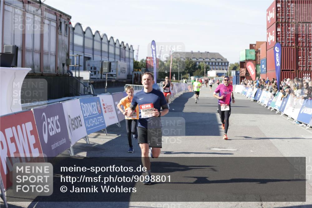 03.10.2025 - Köhlbrandbrückenlauf Jannik Wohlers http://msf.ph/oto/9098801 03.10.2025 12:56:30 Ziel 4028, 4054, 4166, 4170, 4231, 4478, 6266, 6408, 6769 meine-sportfotos.de