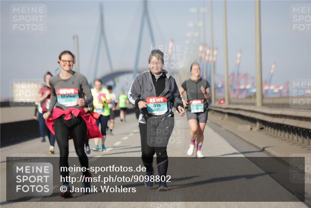 03.10.2025 - Köhlbrandbrückenlauf Jannik Wohlers http://msf.ph/oto/9098802 03.10.2025 10:20:35 Position 3 2452, 2665 meine-sportfotos.de