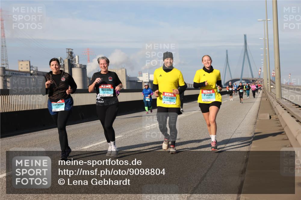 03.10.2025 - Köhlbrandbrückenlauf Lena Gebhardt http://msf.ph/oto/9098804 03.10.2025 10:10:35 Position 2 1749, 2041, 2872, 2875 meine-sportfotos.de