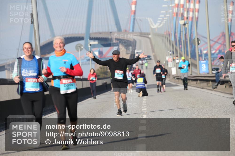 03.10.2025 - Köhlbrandbrückenlauf Jannik Wohlers http://msf.ph/oto/9098813 03.10.2025 10:24:05 Position 3 3 meine-sportfotos.de