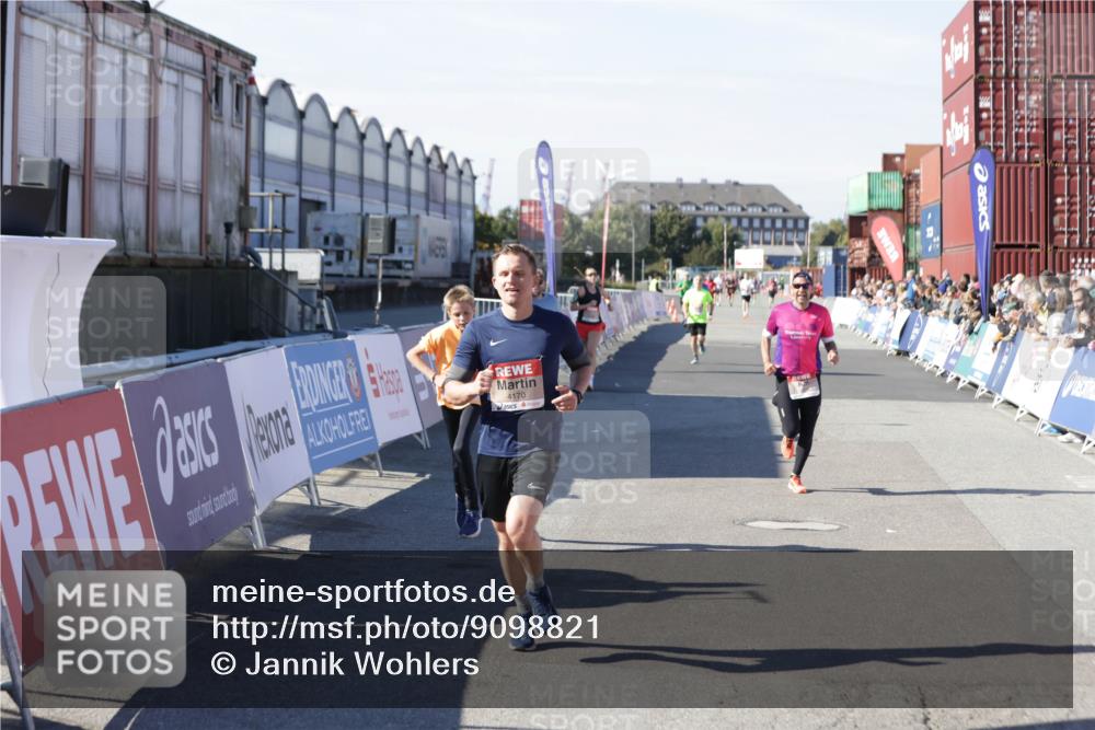 03.10.2025 - Köhlbrandbrückenlauf Jannik Wohlers http://msf.ph/oto/9098821 03.10.2025 12:56:30 Ziel 4028, 4054, 4166, 4170, 4231, 4478, 6266, 6408, 6769 meine-sportfotos.de