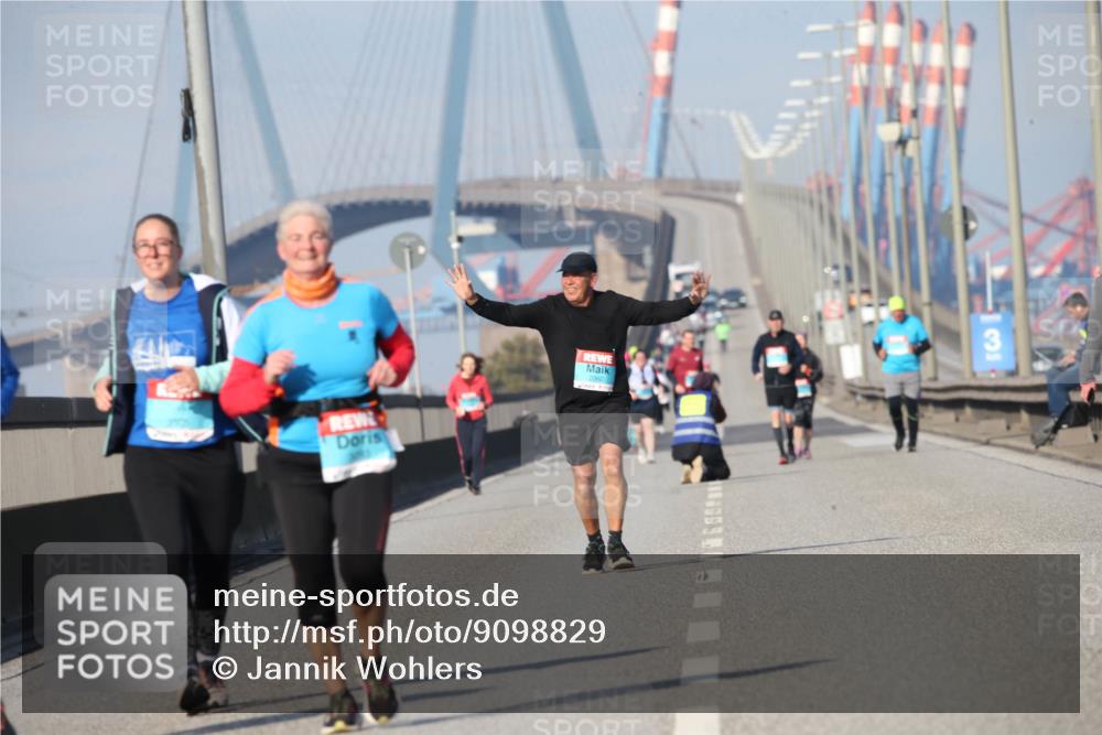 03.10.2025 - Köhlbrandbrückenlauf Jannik Wohlers http://msf.ph/oto/9098829 03.10.2025 10:24:05 Position 3 3 meine-sportfotos.de