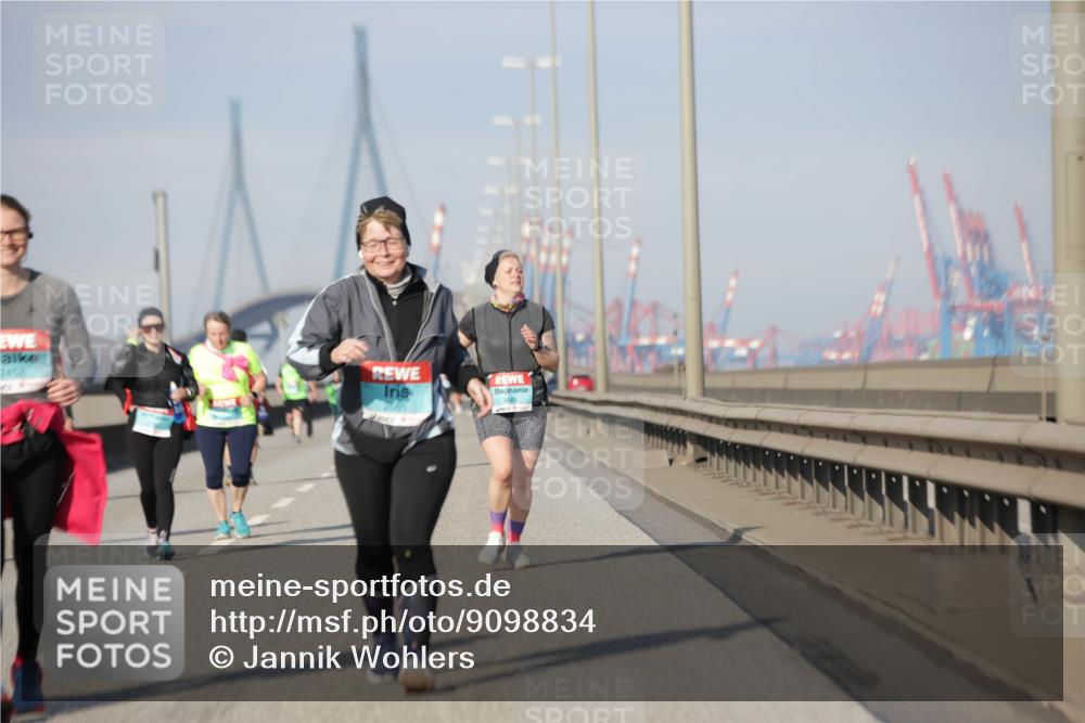 03.10.2025 - Köhlbrandbrückenlauf Jannik Wohlers http://msf.ph/oto/9098834 03.10.2025 10:20:37 Position 3 2665 meine-sportfotos.de