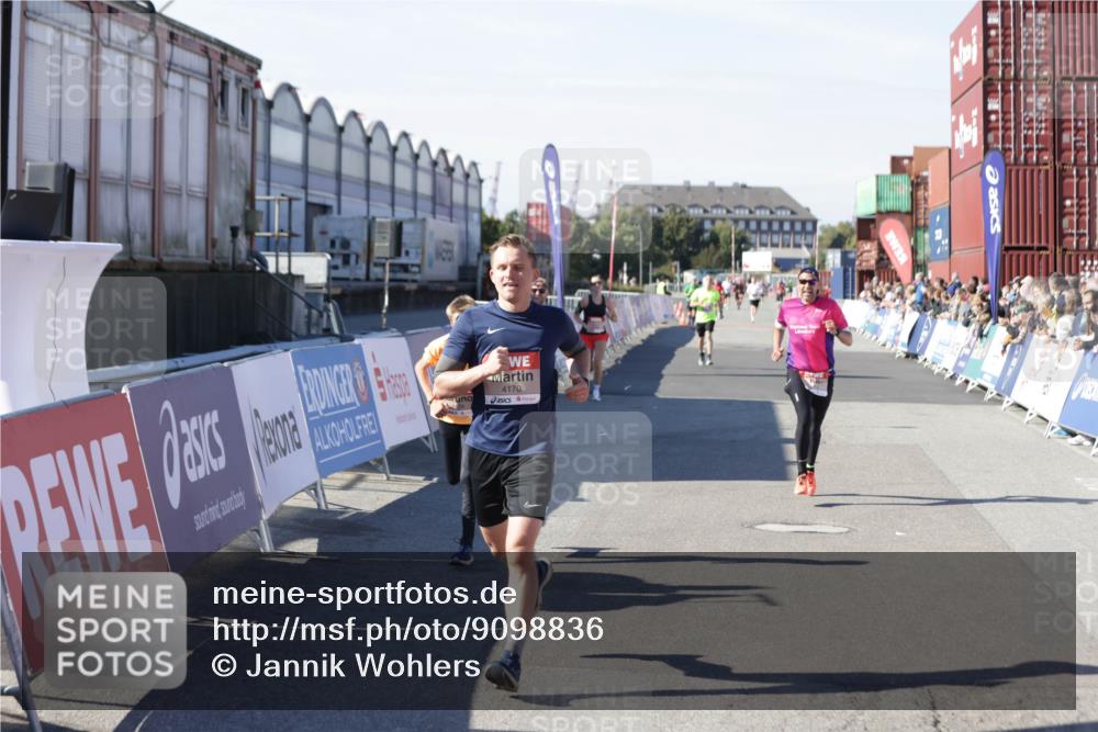 03.10.2025 - Köhlbrandbrückenlauf Jannik Wohlers http://msf.ph/oto/9098836 03.10.2025 12:56:30 Ziel 4028, 4054, 4166, 4170, 4231, 4478, 6266, 6408, 6769 meine-sportfotos.de