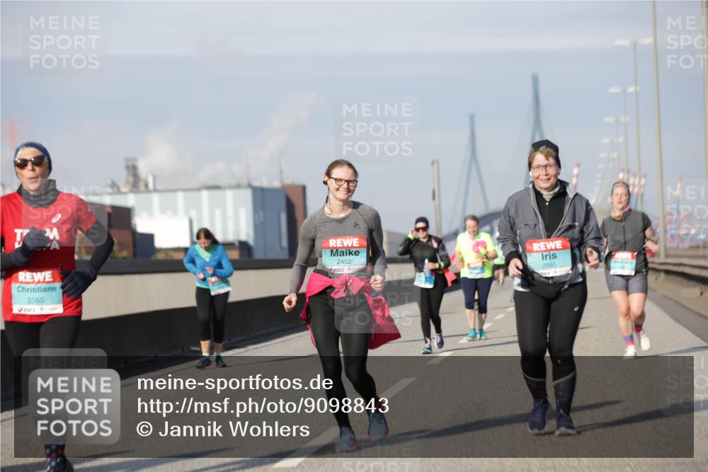 03.10.2025 - Köhlbrandbrückenlauf Jannik Wohlers http://msf.ph/oto/9098843 03.10.2025 10:20:38 Position 3 2565, 2452, 2665 meine-sportfotos.de