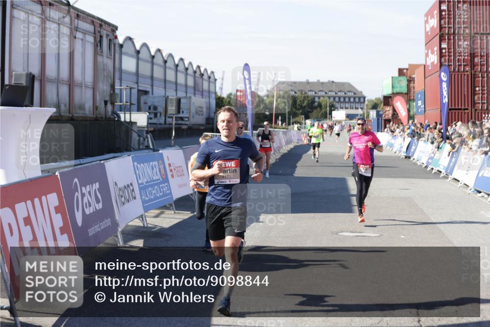 03.10.2025 - Köhlbrandbrückenlauf Jannik Wohlers http://msf.ph/oto/9098844 03.10.2025 12:56:30 Ziel 4028, 4054, 4166, 4170, 4231, 4478, 6266, 6408, 6769 meine-sportfotos.de