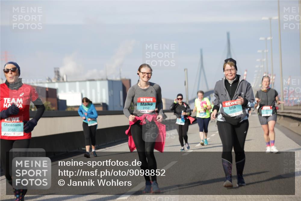 03.10.2025 - Köhlbrandbrückenlauf Jannik Wohlers http://msf.ph/oto/9098852 03.10.2025 10:20:38 Position 3 2565, 2452, 2665 meine-sportfotos.de