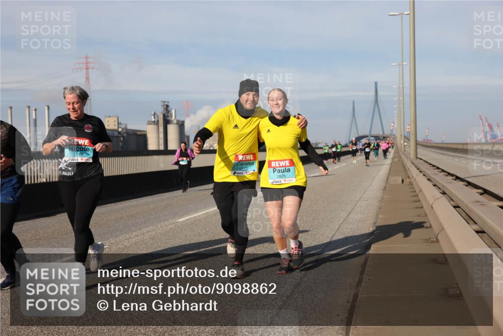 03.10.2025 - Köhlbrandbrückenlauf Lena Gebhardt http://msf.ph/oto/9098862 03.10.2025 10:10:36 Position 2 1749, 2875 meine-sportfotos.de