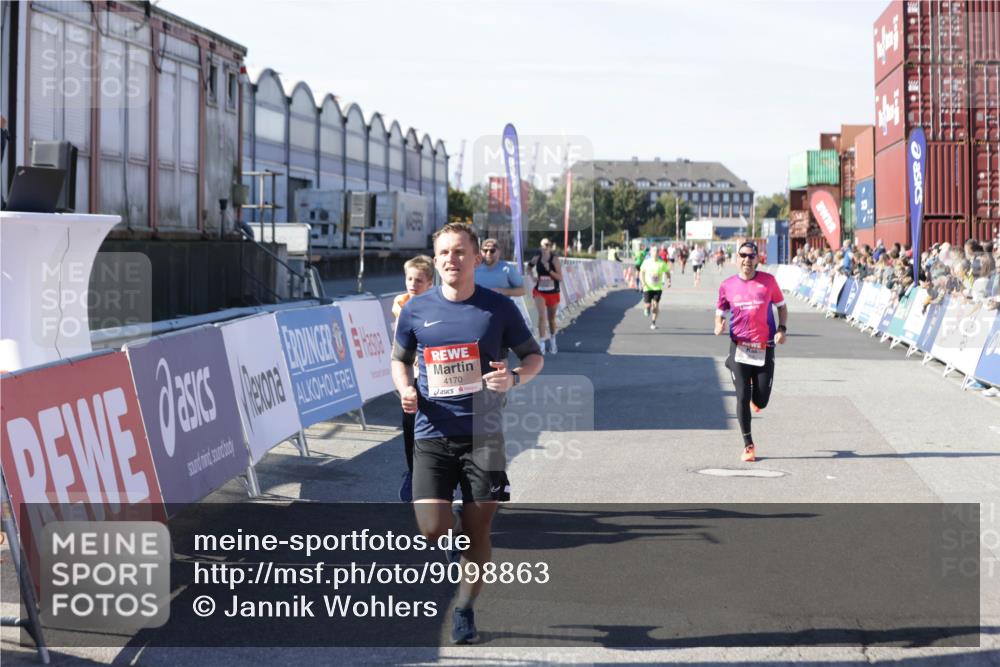 03.10.2025 - Köhlbrandbrückenlauf Jannik Wohlers http://msf.ph/oto/9098863 03.10.2025 12:56:30 Ziel 4028, 4054, 4166, 4170, 4231, 4478, 6266, 6408, 6769 meine-sportfotos.de