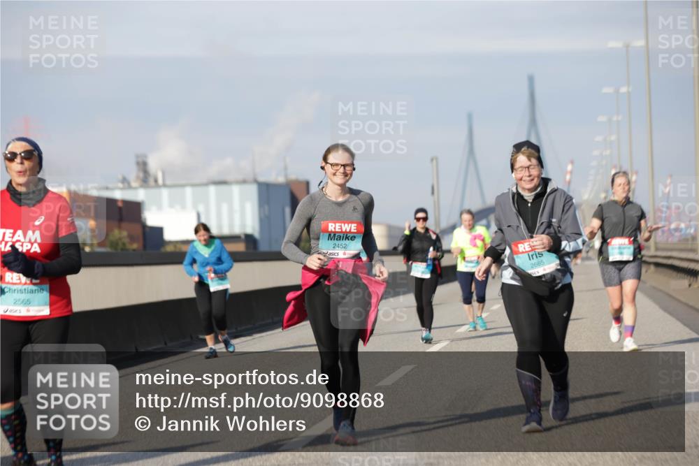 03.10.2025 - Köhlbrandbrückenlauf Jannik Wohlers http://msf.ph/oto/9098868 03.10.2025 10:20:38 Position 3 2565, 2452, 2665 meine-sportfotos.de
