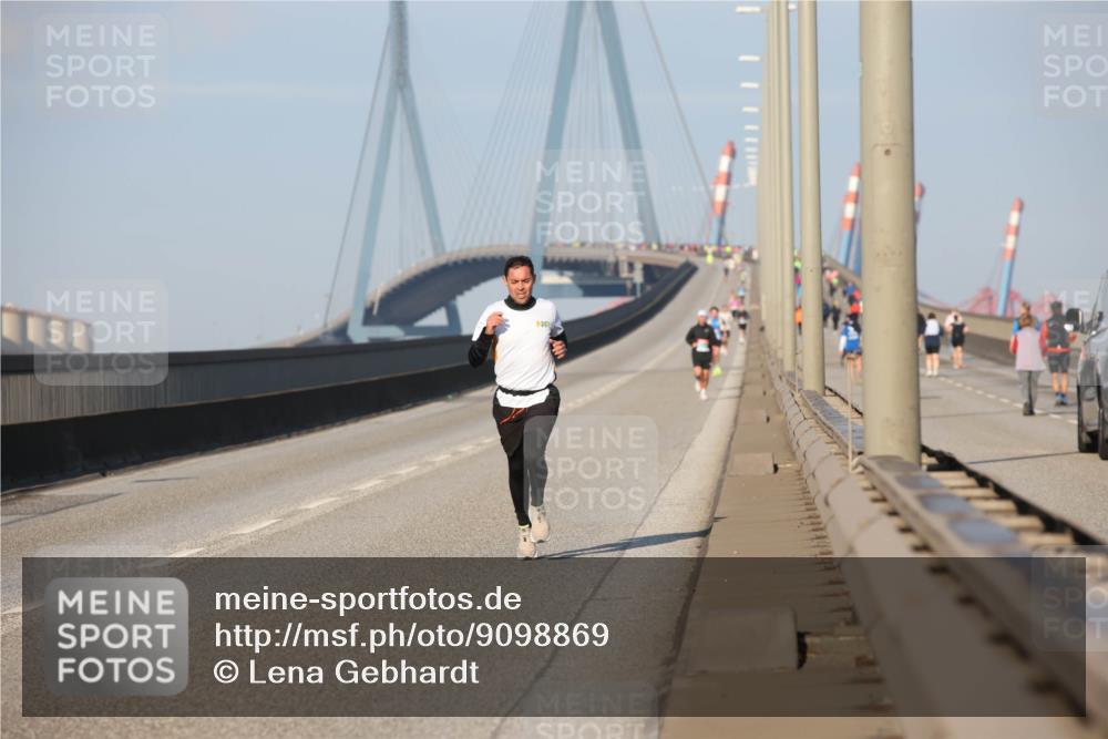03.10.2025 - Köhlbrandbrückenlauf Lena Gebhardt http://msf.ph/oto/9098869 03.10.2025 09:35:05 Position 2  meine-sportfotos.de