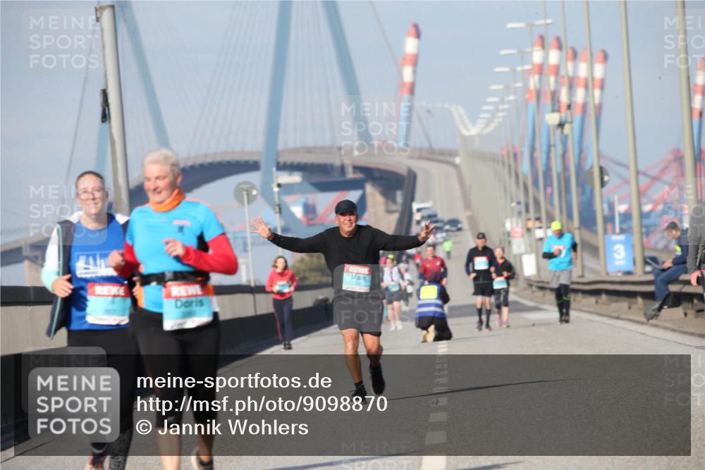 03.10.2025 - Köhlbrandbrückenlauf Jannik Wohlers http://msf.ph/oto/9098870 03.10.2025 10:24:06 Position 3  meine-sportfotos.de