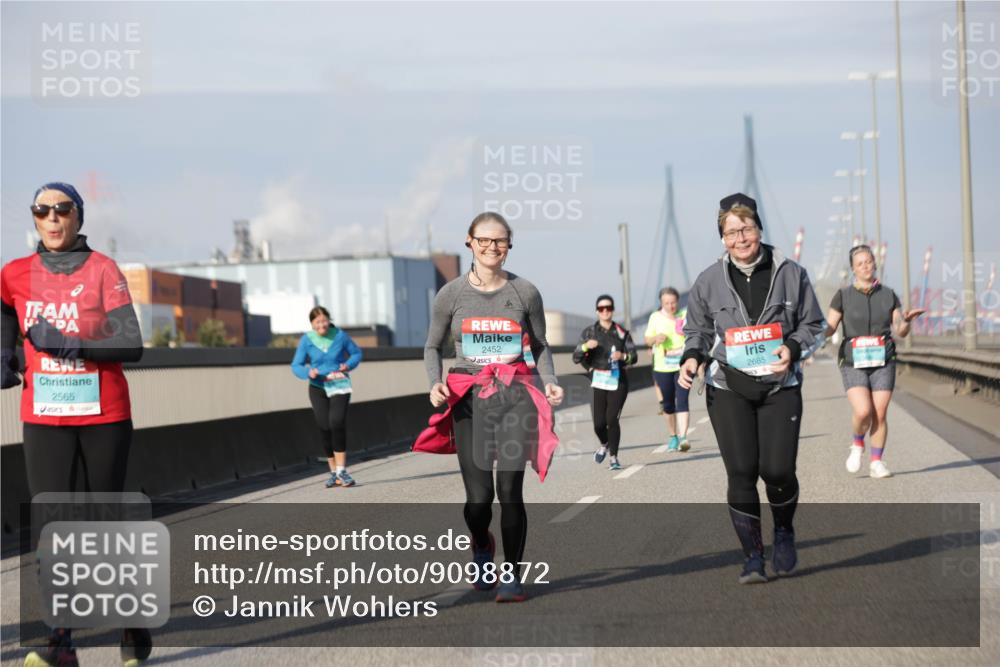 03.10.2025 - Köhlbrandbrückenlauf Jannik Wohlers http://msf.ph/oto/9098872 03.10.2025 10:20:38 Position 3 2565, 2452, 2665 meine-sportfotos.de
