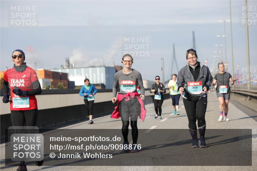 03.10.2025 - Köhlbrandbrückenlauf Jannik Wohlers http://msf.ph/oto/9098876 03.10.2025 10:20:38 Position 3 2565, 2452, 2665 meine-sportfotos.de