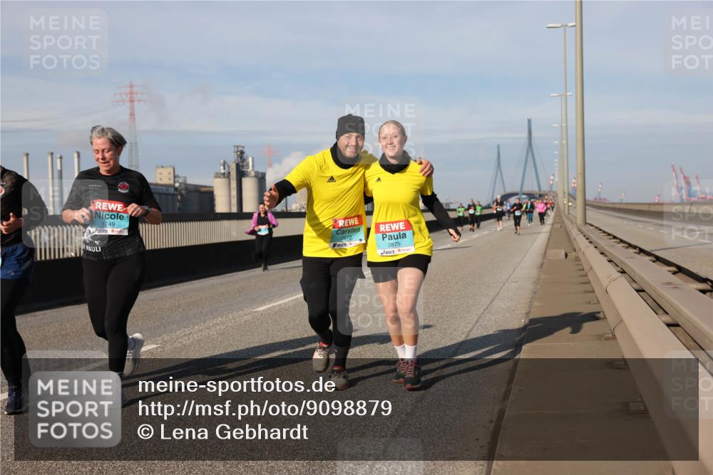 03.10.2025 - Köhlbrandbrückenlauf Lena Gebhardt http://msf.ph/oto/9098879 03.10.2025 10:10:37 Position 2 1749, 2872, 2875 meine-sportfotos.de