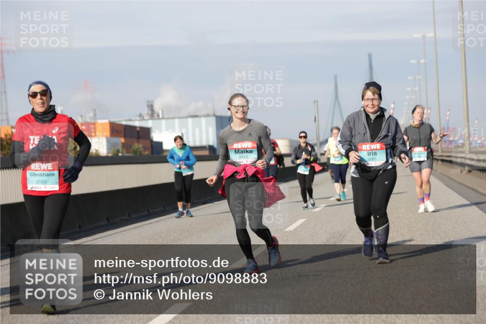 03.10.2025 - Köhlbrandbrückenlauf Jannik Wohlers http://msf.ph/oto/9098883 03.10.2025 10:20:38 Position 3 2565, 2452, 2665, 1 meine-sportfotos.de