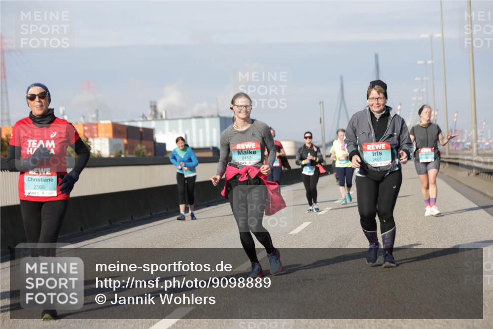 03.10.2025 - Köhlbrandbrückenlauf Jannik Wohlers http://msf.ph/oto/9098889 03.10.2025 10:20:38 Position 3 2565, 2452, 2665 meine-sportfotos.de