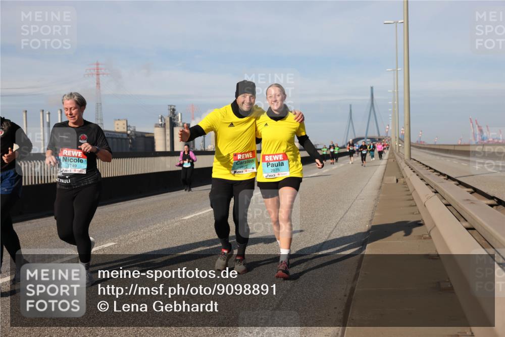 03.10.2025 - Köhlbrandbrückenlauf Lena Gebhardt http://msf.ph/oto/9098891 03.10.2025 10:10:37 Position 2 1749, 2872, 2875 meine-sportfotos.de