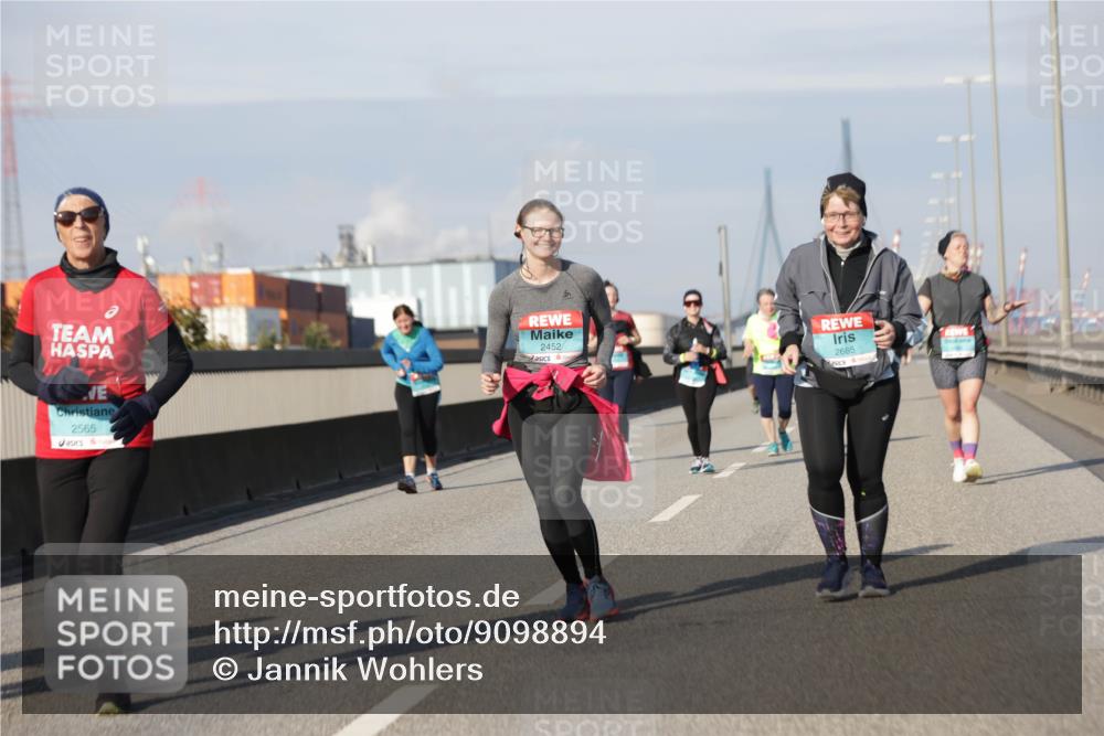 03.10.2025 - Köhlbrandbrückenlauf Jannik Wohlers http://msf.ph/oto/9098894 03.10.2025 10:20:38 Position 3 6, 2452, 2565, 2665 meine-sportfotos.de