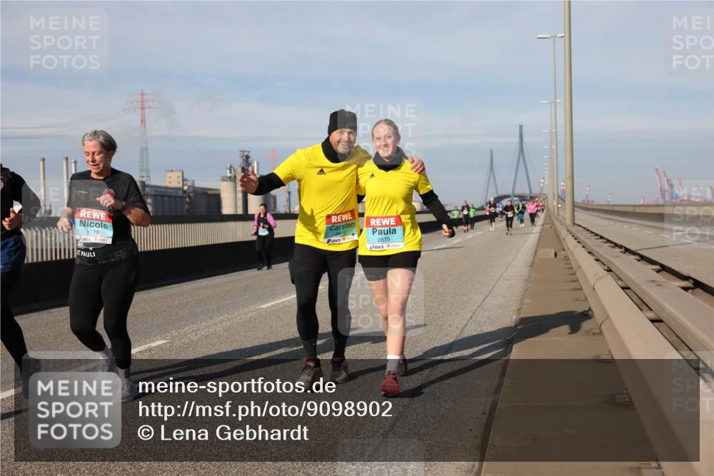 03.10.2025 - Köhlbrandbrückenlauf Lena Gebhardt http://msf.ph/oto/9098902 03.10.2025 10:10:37 Position 2 1749, 2812, 2875 meine-sportfotos.de