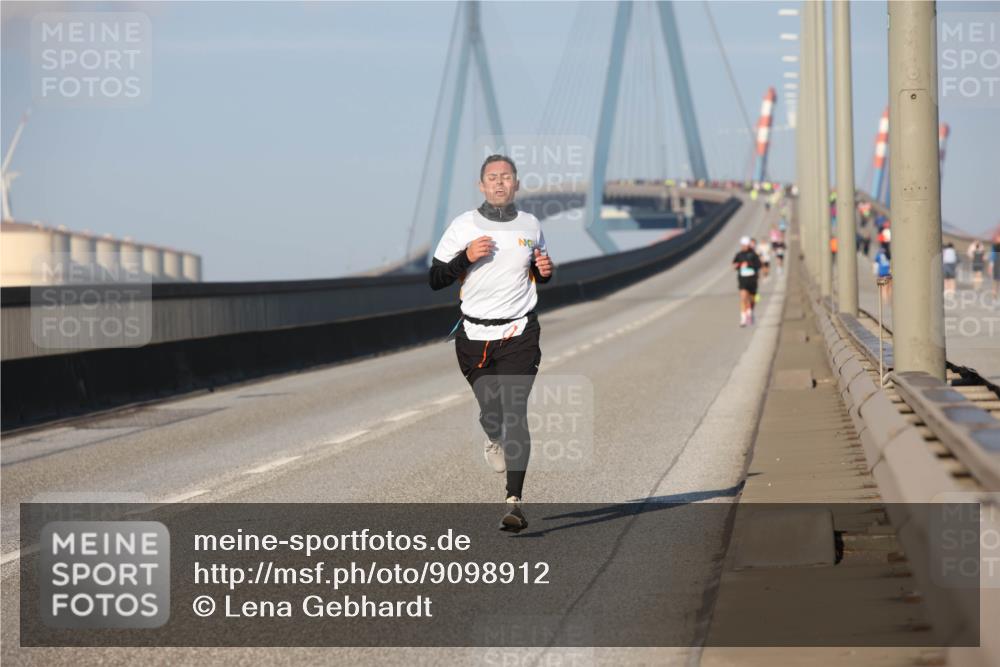 03.10.2025 - Köhlbrandbrückenlauf Lena Gebhardt http://msf.ph/oto/9098912 03.10.2025 09:35:07 Position 2  meine-sportfotos.de