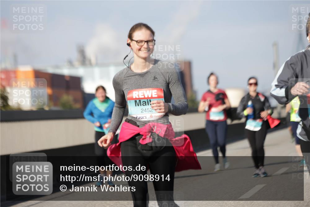 03.10.2025 - Köhlbrandbrückenlauf Jannik Wohlers http://msf.ph/oto/9098914 03.10.2025 10:20:39 Position 3 2452 meine-sportfotos.de