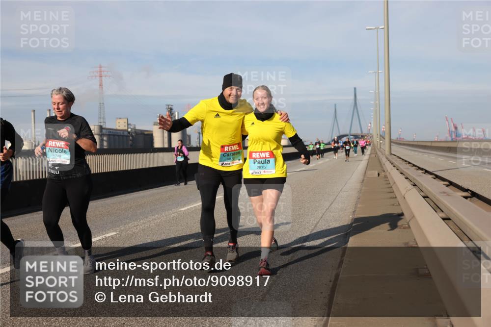 03.10.2025 - Köhlbrandbrückenlauf Lena Gebhardt http://msf.ph/oto/9098917 03.10.2025 10:10:37 Position 2 1749, 2875 meine-sportfotos.de