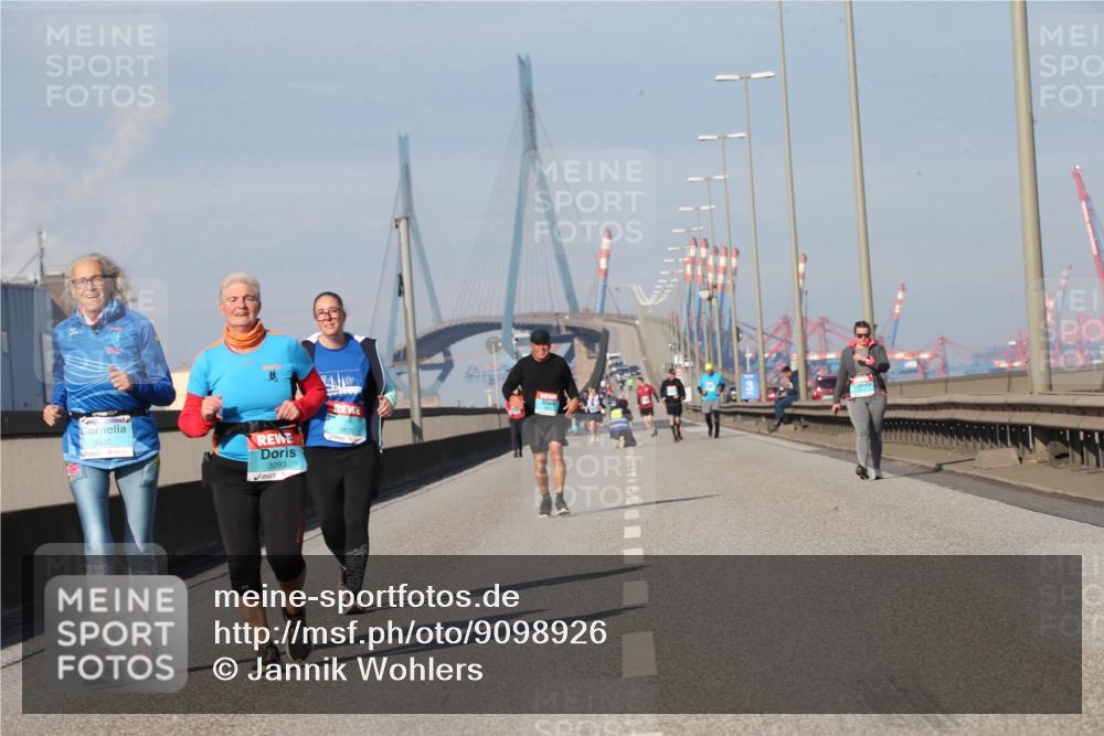 03.10.2025 - Köhlbrandbrückenlauf Jannik Wohlers http://msf.ph/oto/9098926 03.10.2025 10:24:11 Position 3 3092, 3093 meine-sportfotos.de