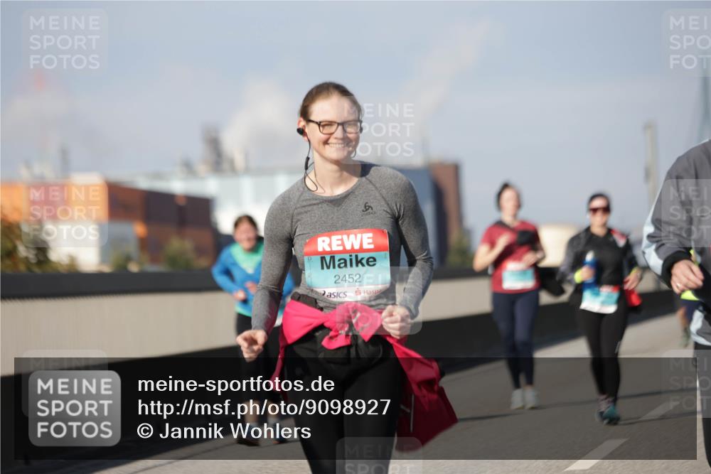 03.10.2025 - Köhlbrandbrückenlauf Jannik Wohlers http://msf.ph/oto/9098927 03.10.2025 10:20:39 Position 3 2452 meine-sportfotos.de