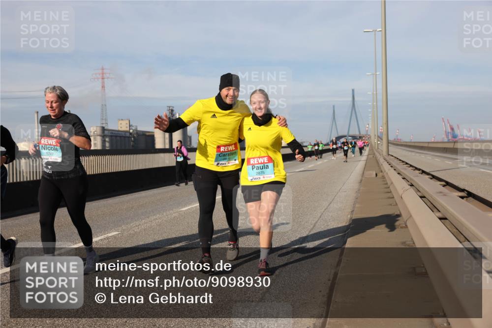 03.10.2025 - Köhlbrandbrückenlauf Lena Gebhardt http://msf.ph/oto/9098930 03.10.2025 10:10:37 Position 2 2875, 1749 meine-sportfotos.de