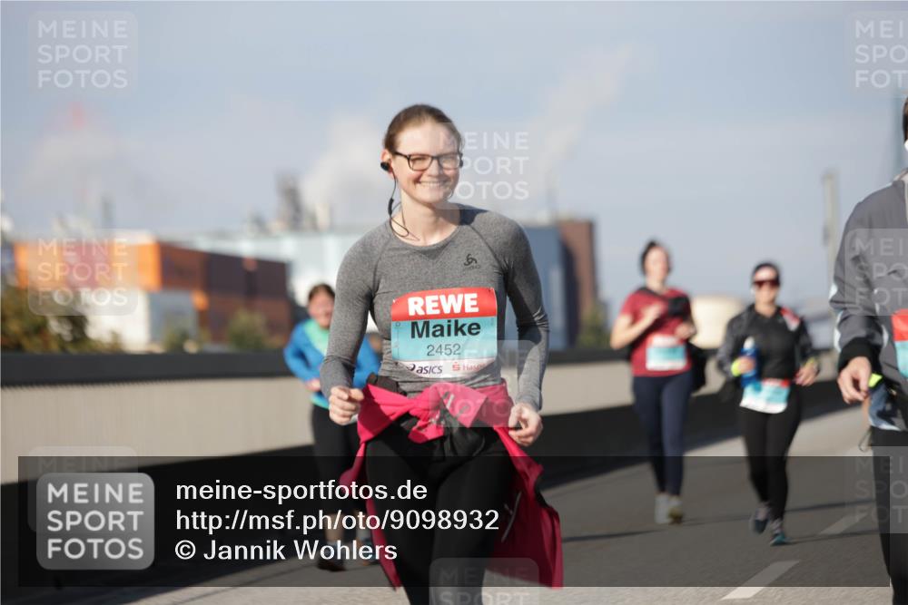 03.10.2025 - Köhlbrandbrückenlauf Jannik Wohlers http://msf.ph/oto/9098932 03.10.2025 10:20:39 Position 3 6, 2452 meine-sportfotos.de