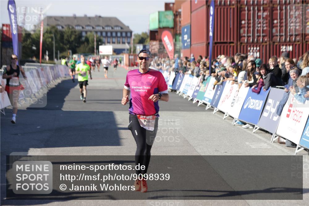 03.10.2025 - Köhlbrandbrückenlauf Jannik Wohlers http://msf.ph/oto/9098939 03.10.2025 12:56:31 Ziel 4028, 4054, 4096, 4166, 4170, 4231, 4478, 6266, 6408, 6769 meine-sportfotos.de