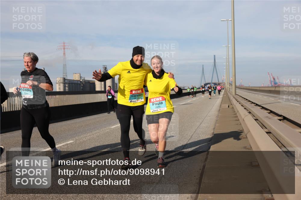 03.10.2025 - Köhlbrandbrückenlauf Lena Gebhardt http://msf.ph/oto/9098941 03.10.2025 10:10:37 Position 2 1749, 281, 2875 meine-sportfotos.de