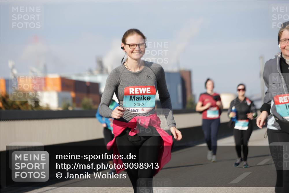 03.10.2025 - Köhlbrandbrückenlauf Jannik Wohlers http://msf.ph/oto/9098943 03.10.2025 10:20:39 Position 3 2452 meine-sportfotos.de