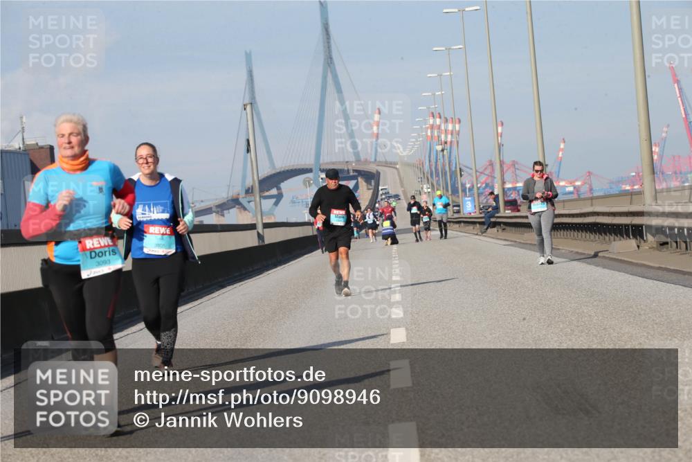 03.10.2025 - Köhlbrandbrückenlauf Jannik Wohlers http://msf.ph/oto/9098946 03.10.2025 10:24:13 Position 3 3093, 3805 meine-sportfotos.de