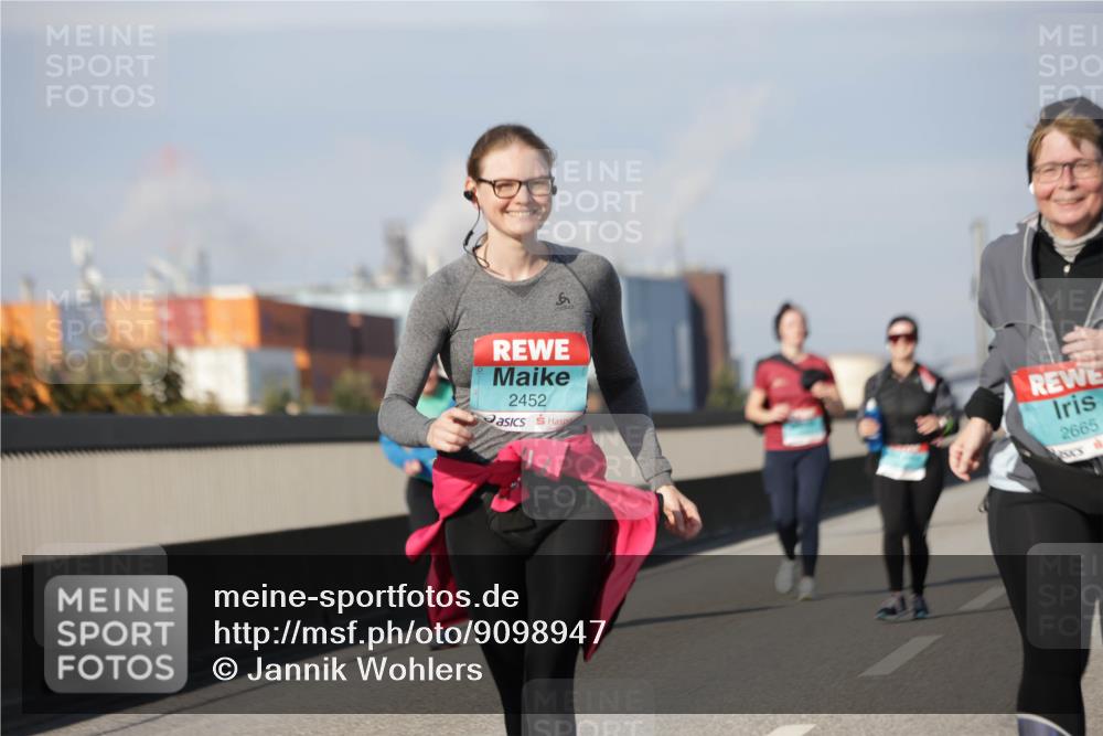 03.10.2025 - Köhlbrandbrückenlauf Jannik Wohlers http://msf.ph/oto/9098947 03.10.2025 10:20:39 Position 3 2452, 2665 meine-sportfotos.de