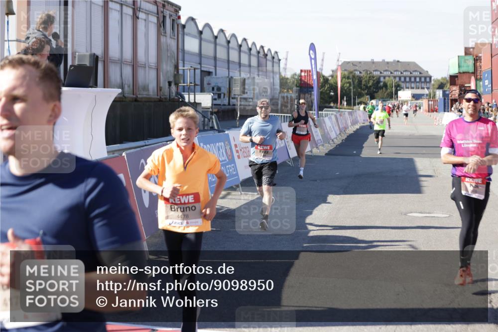 03.10.2025 - Köhlbrandbrückenlauf Jannik Wohlers http://msf.ph/oto/9098950 03.10.2025 12:56:32 Ziel 4054, 4096, 4166, 4170, 4231, 4478, 6266, 6408, 6769 meine-sportfotos.de