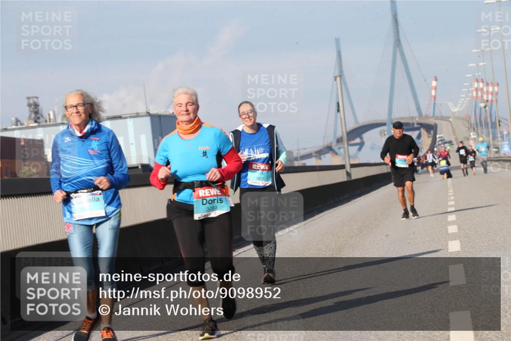 03.10.2025 - Köhlbrandbrückenlauf Jannik Wohlers http://msf.ph/oto/9098952 03.10.2025 10:24:13 Position 3 30, 3093, 3805 meine-sportfotos.de
