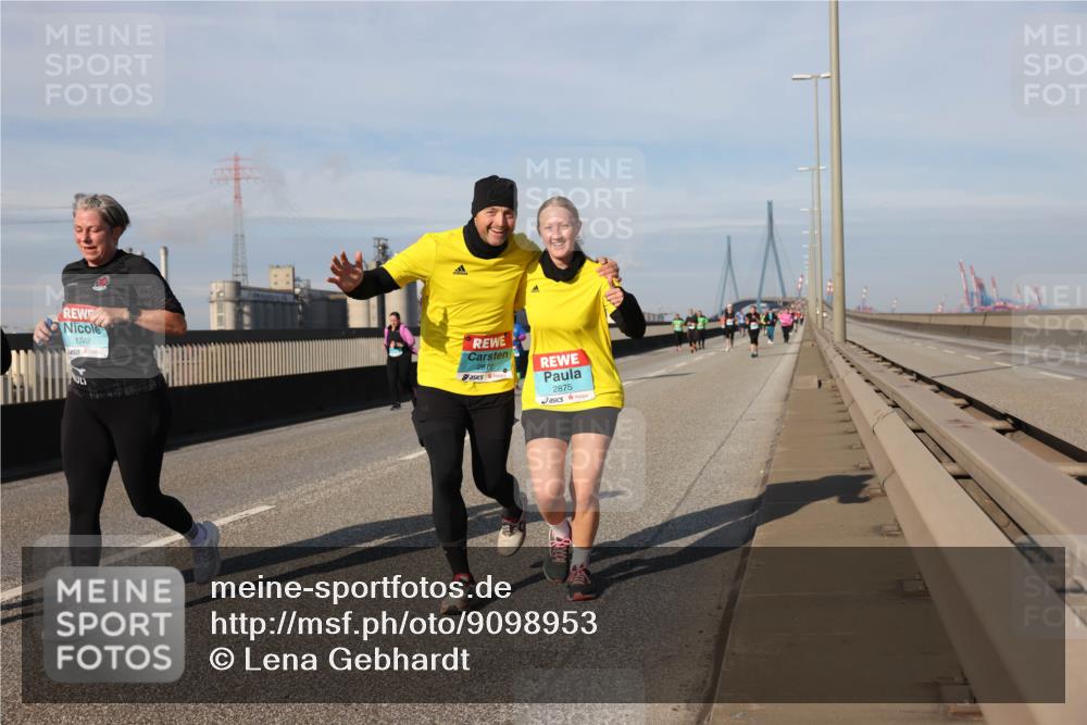 03.10.2025 - Köhlbrandbrückenlauf Lena Gebhardt http://msf.ph/oto/9098953 03.10.2025 10:10:37 Position 2 1749, 2872, 2875 meine-sportfotos.de