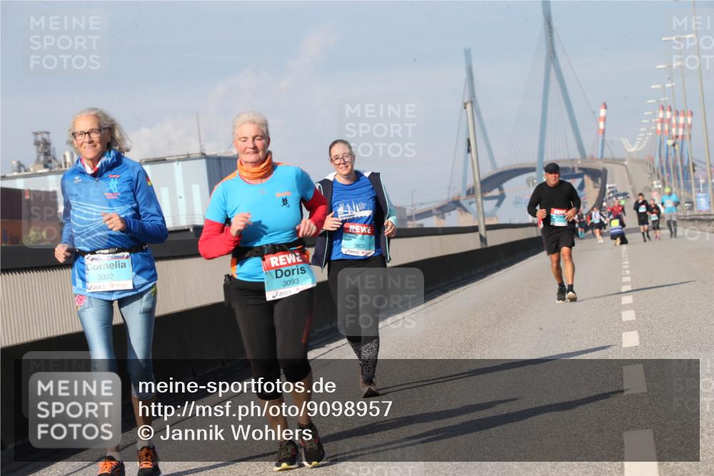 03.10.2025 - Köhlbrandbrückenlauf Jannik Wohlers http://msf.ph/oto/9098957 03.10.2025 10:24:14 Position 3 3092, 3093, 3805 meine-sportfotos.de