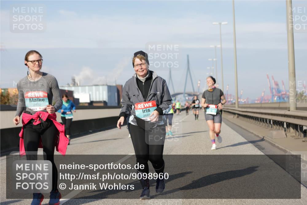 03.10.2025 - Köhlbrandbrückenlauf Jannik Wohlers http://msf.ph/oto/9098960 03.10.2025 10:20:40 Position 3 2452, 2665 meine-sportfotos.de