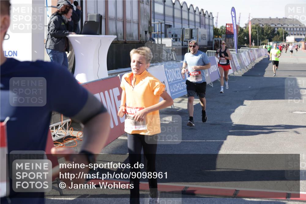 03.10.2025 - Köhlbrandbrückenlauf Jannik Wohlers http://msf.ph/oto/9098961 03.10.2025 12:56:32 Ziel 4054, 4096, 4166, 4170, 4231, 4478, 6266, 6408, 6769 meine-sportfotos.de