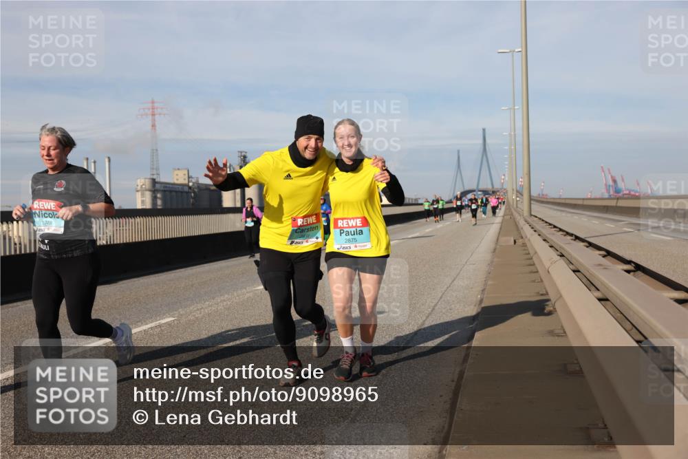 03.10.2025 - Köhlbrandbrückenlauf Lena Gebhardt http://msf.ph/oto/9098965 03.10.2025 10:10:37 Position 2 1749, 2875 meine-sportfotos.de