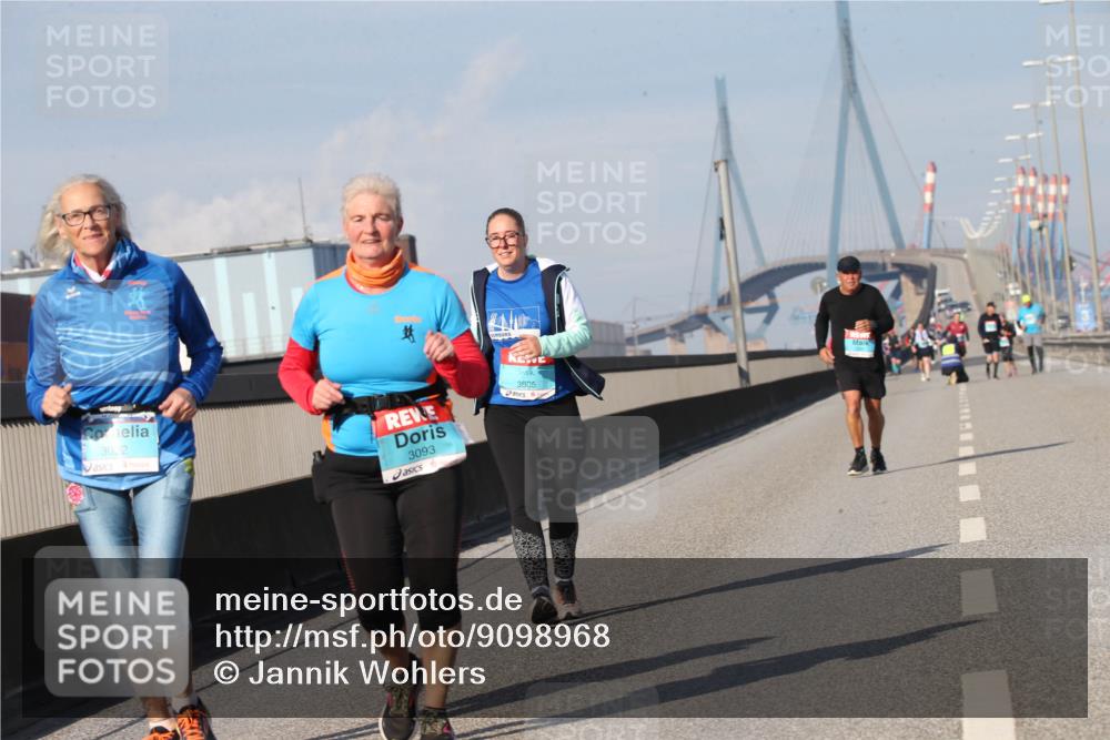 03.10.2025 - Köhlbrandbrückenlauf Jannik Wohlers http://msf.ph/oto/9098968 03.10.2025 10:24:14 Position 3 3032, 3093, 3805 meine-sportfotos.de