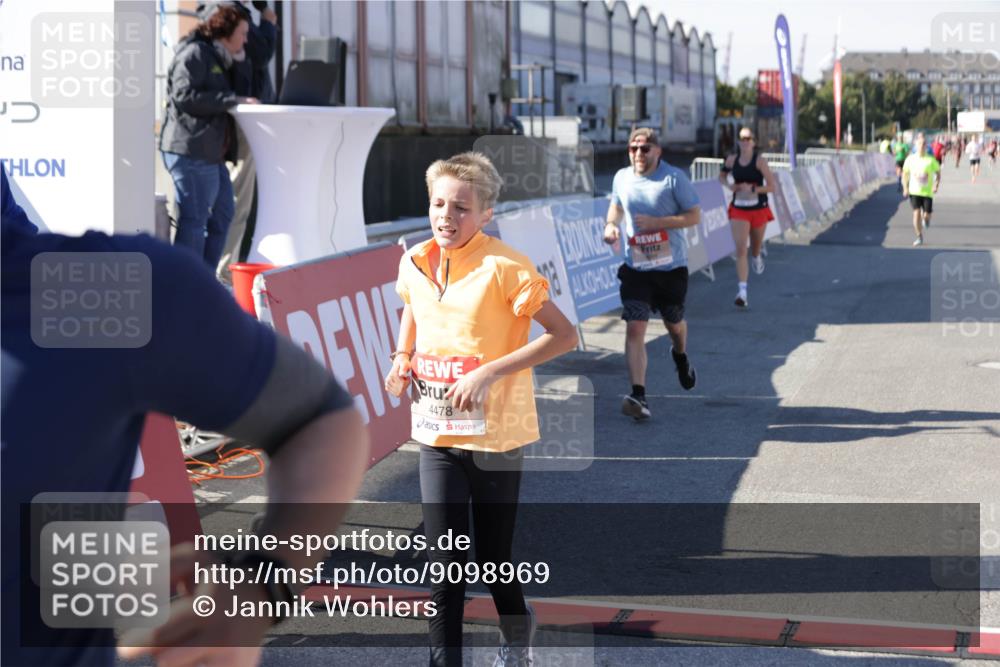 03.10.2025 - Köhlbrandbrückenlauf Jannik Wohlers http://msf.ph/oto/9098969 03.10.2025 12:56:32 Ziel 4054, 4096, 4166, 4170, 4231, 4478, 6266, 6408, 6769 meine-sportfotos.de