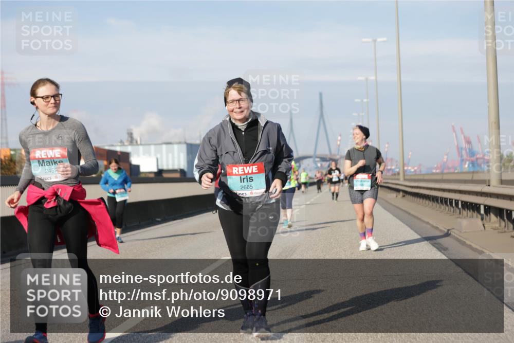 03.10.2025 - Köhlbrandbrückenlauf Jannik Wohlers http://msf.ph/oto/9098971 03.10.2025 10:20:41 Position 3 2452, 2665 meine-sportfotos.de