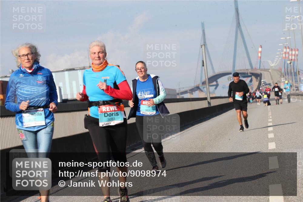 03.10.2025 - Köhlbrandbrückenlauf Jannik Wohlers http://msf.ph/oto/9098974 03.10.2025 10:24:14 Position 3 3092, 3093, 3805 meine-sportfotos.de