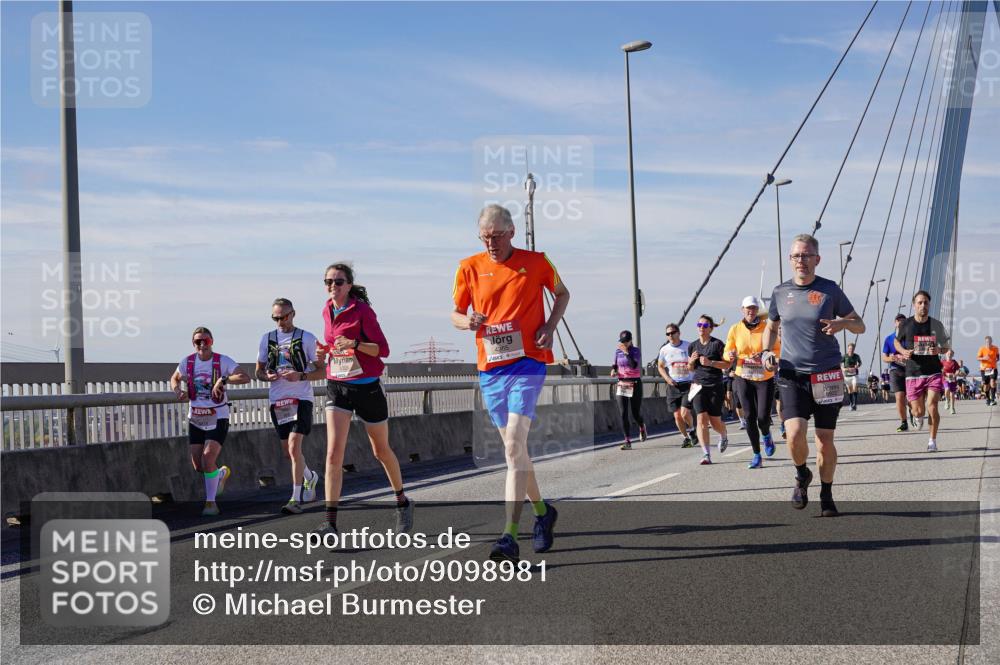 03.10.2025 - Köhlbrandbrückenlauf Michael Burmester http://msf.ph/oto/9098981 03.10.2025 12:45:17 Position 2 6308, 4365 meine-sportfotos.de