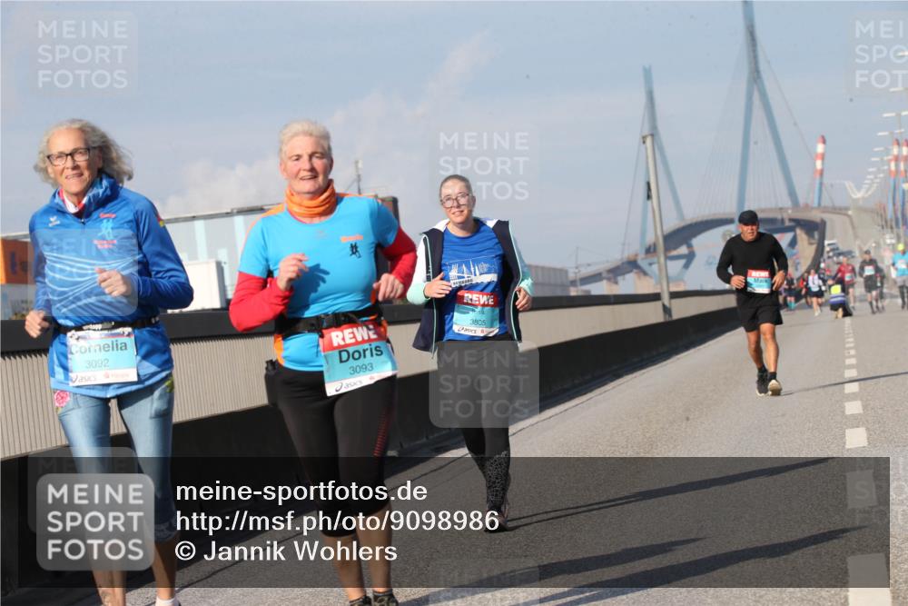 03.10.2025 - Köhlbrandbrückenlauf Jannik Wohlers http://msf.ph/oto/9098986 03.10.2025 10:24:14 Position 3 3092, 3093, 3805 meine-sportfotos.de